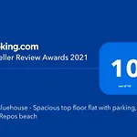 The Bluehouse - Spacious Top Floor Flat With Parking, By Mon Repos Beach