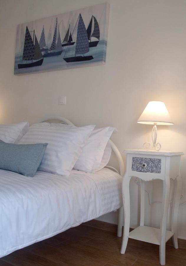 The Bluehouse - Spacious Floor Flat With Parking, By Mon Repos Apartment *