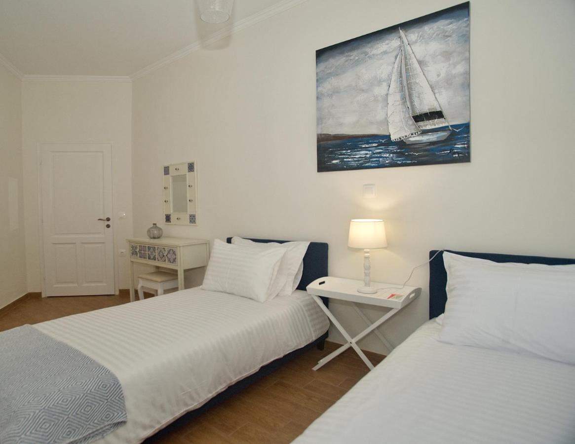 The Bluehouse - Spacious Floor Flat With Parking, By Mon Repos Apartment *