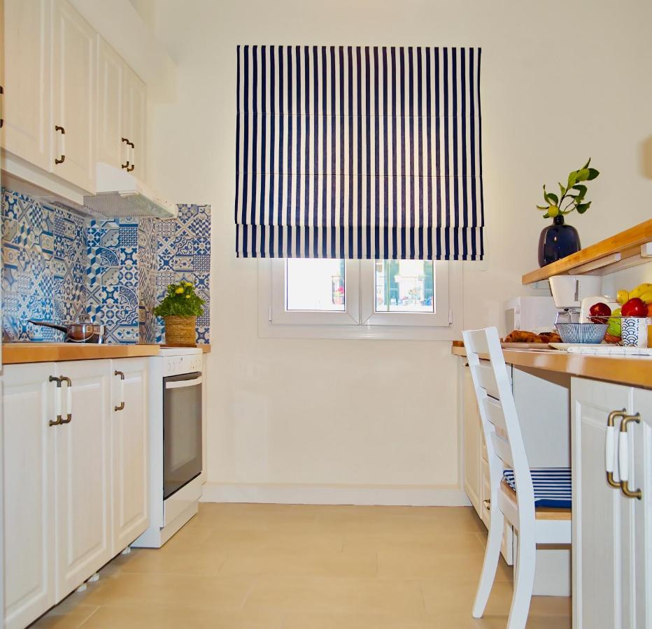 The Bluehouse - Spacious Floor Flat With Parking, By Mon Repos *