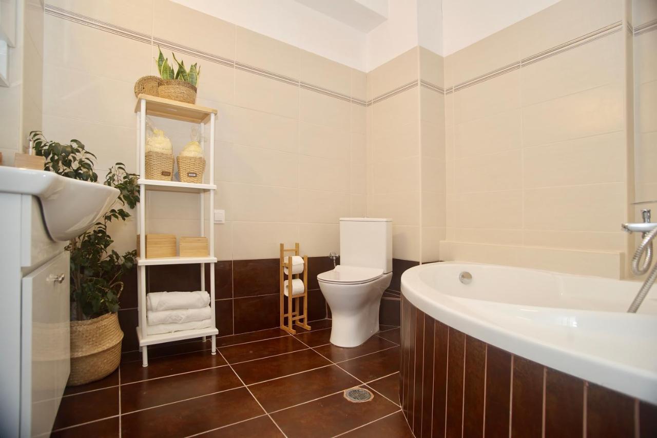 The Bluehouse - Spacious Floor Flat With Parking, By Mon Repos Apartment Corfu (city)
