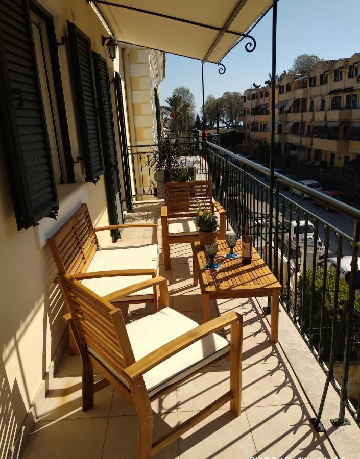 The Bluehouse - Spacious Floor Flat With Parking, By Mon Repos *