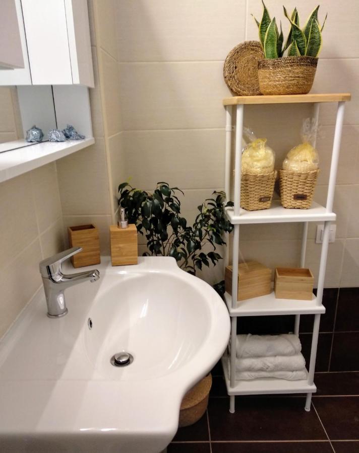 Apartment The Bluehouse - Spacious Floor Flat With Parking, By Mon Repos