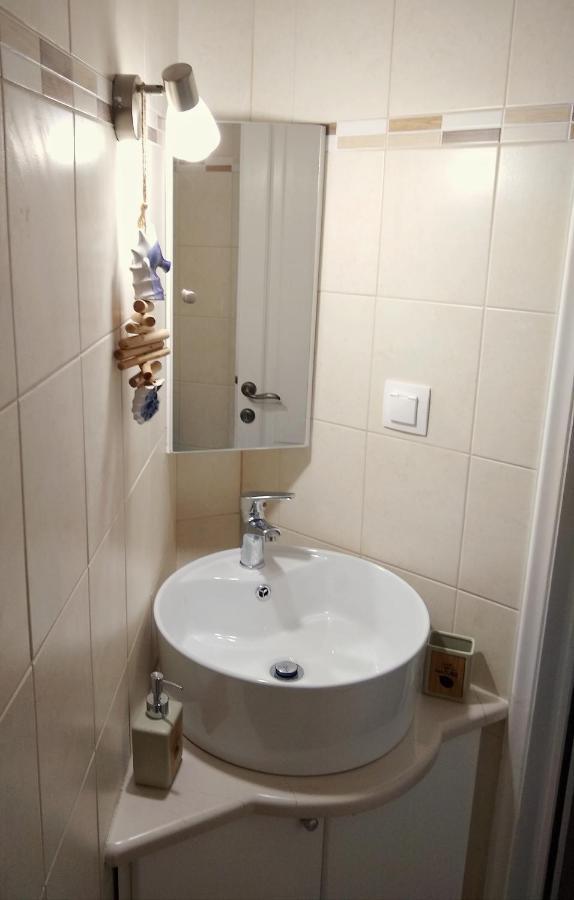 Apartment The Bluehouse - Spacious Floor Flat With Parking, By Mon Repos Corfu (city)